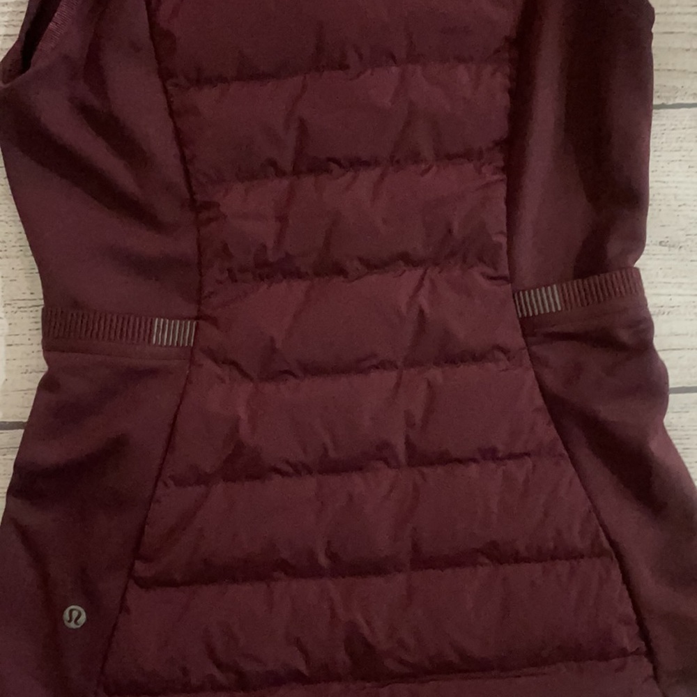 LULULEMON Down for it All Vest Puffer Cassis - Picture 7 of 9